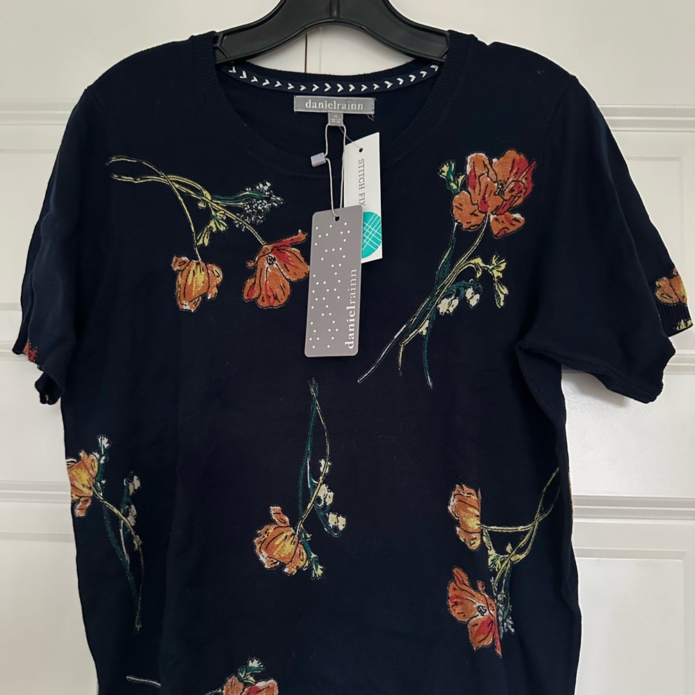 Short sleeve sweater
